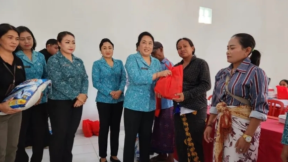 Ny. Sariasih Ketua TP.PKK Kab. Bangli Kembali Gencarkan Aksi Menyapa Dan Berbagi