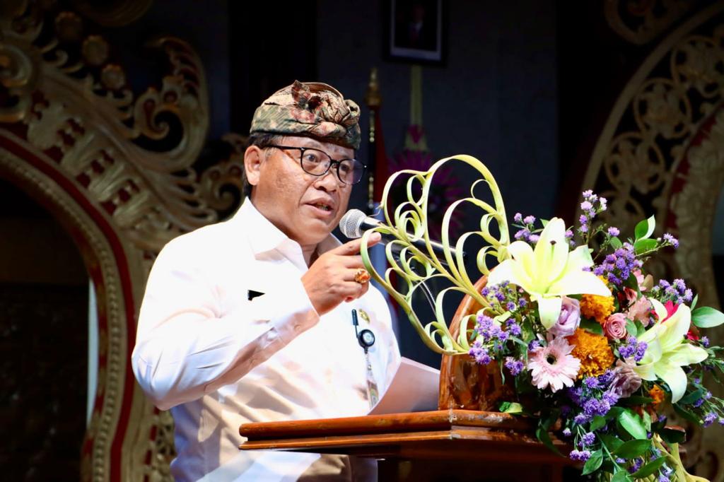Sekda Alit Wiradana Hadiri HUT Ke-25 Tahun BKS LPD Kota Denpasar