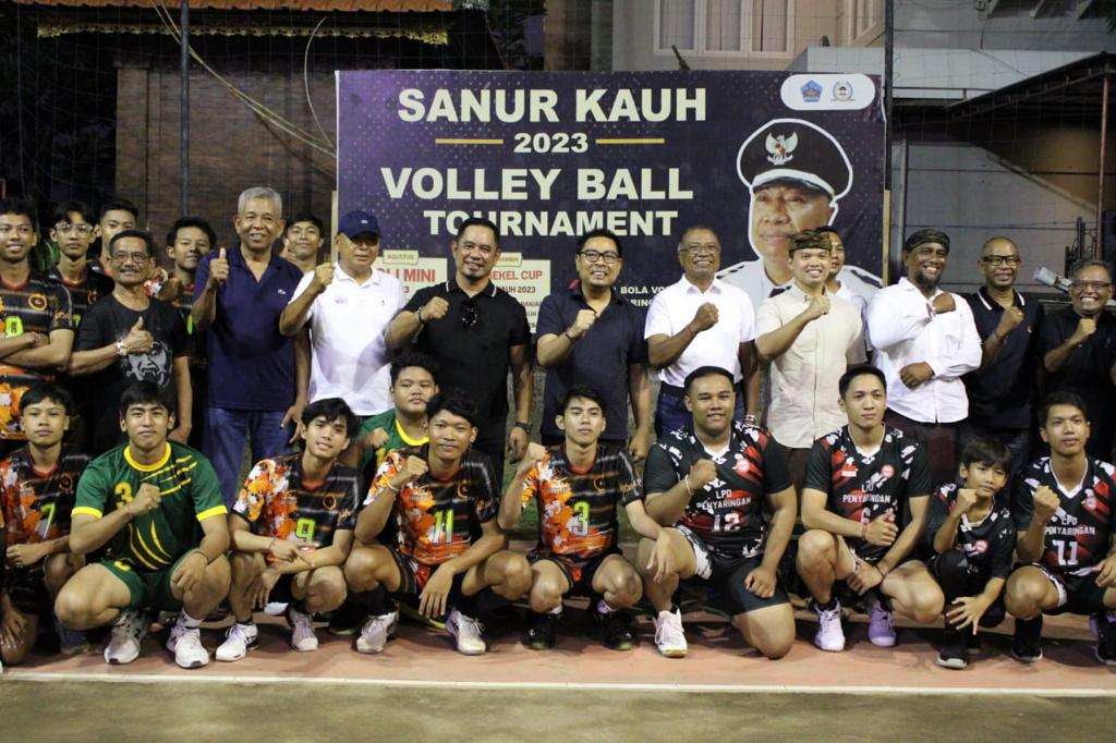 Diikuti 12 Tim, Wawali Arya Wibawa Buka Turnamen Voli Perbekel Cup Sanur Kauh