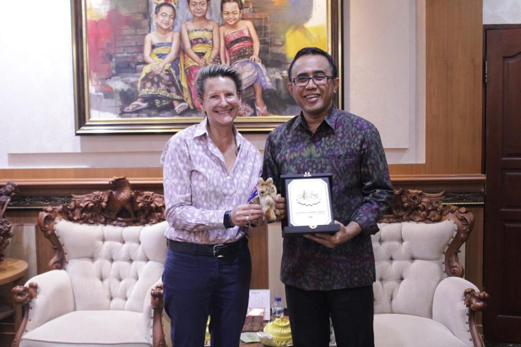 Walikota Jaya Negara Terima Konjen Australia Jo Stevens