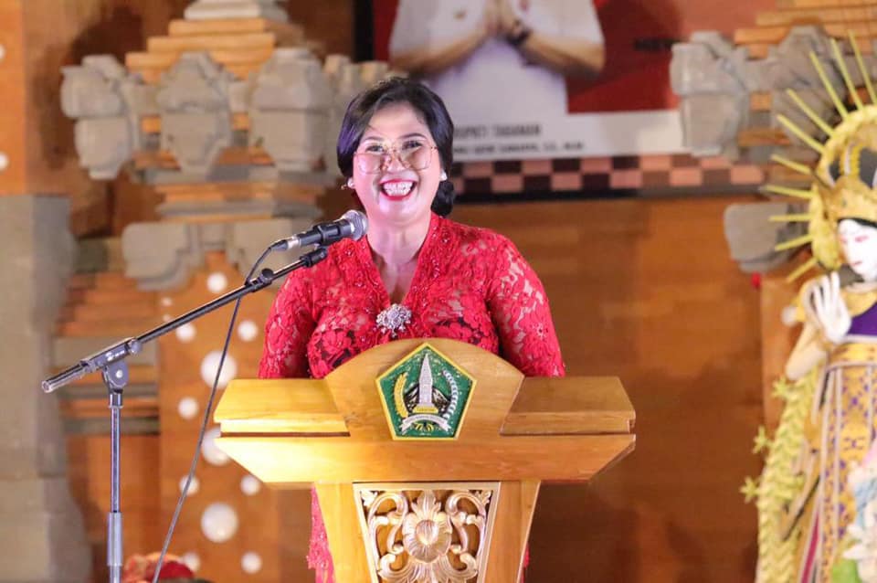Penuh Antusias, Ny. Rai Wahyuni Sanjaya Membuka Lomba Gong Kebyar Wanita