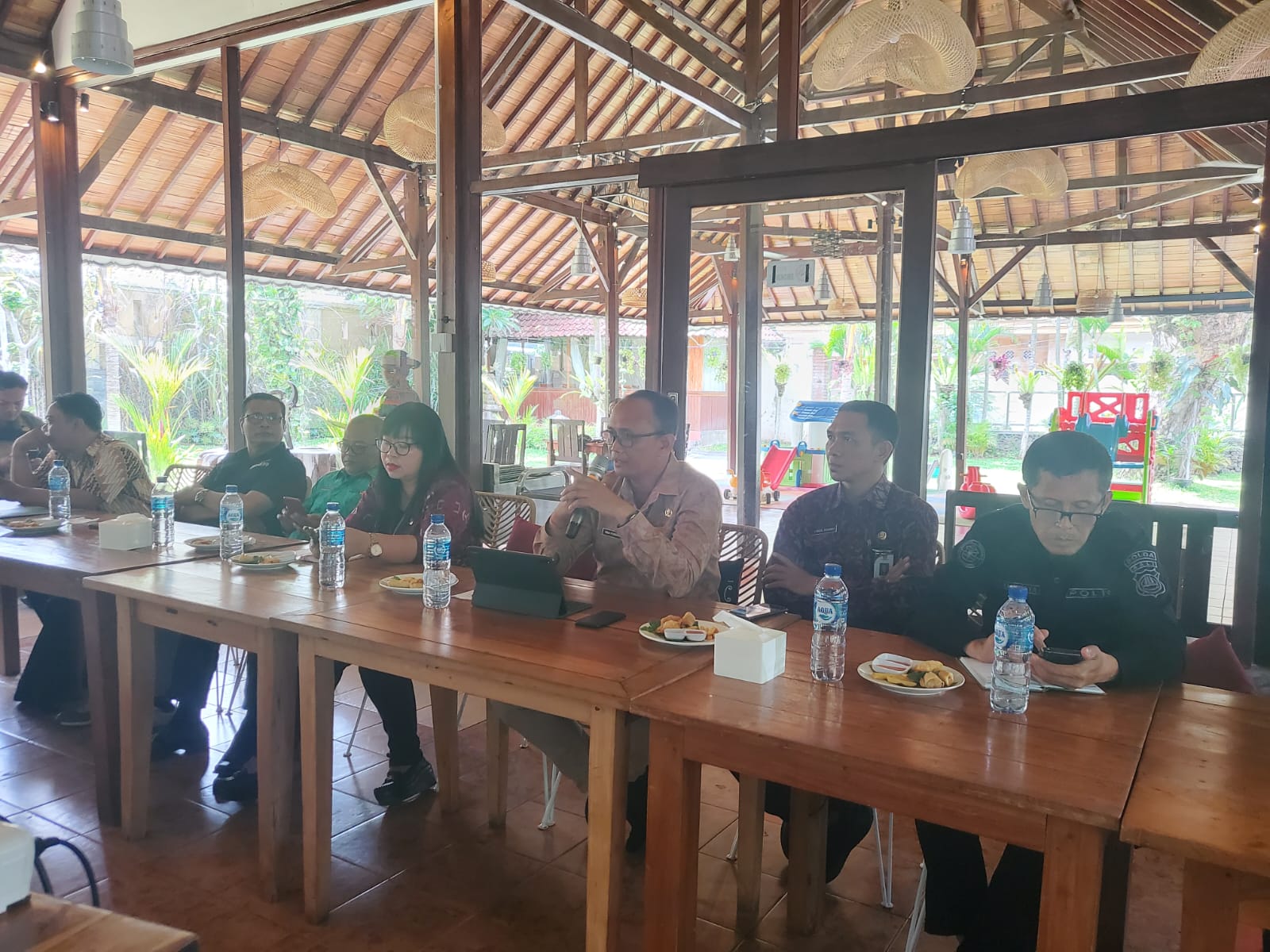 Enam Puluh Tujuh Hari Jelang Pesta Demokrasi 2024, PLN Ajak Masyarakat Bali Perhatikan Jarak Aman Pasang Alat Peraga Kampanye