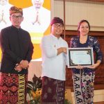 Wawali Arya Wibawa Serahkan Penghargaan Denpasar CSR/TJSL Tahun 2023, Wujud Apresiasi Bagi Stakeholder Dalam Mendukung Pembangunan Denpasar