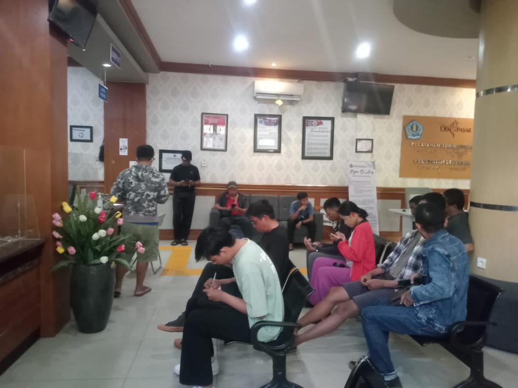 Serentak Sasar Empat Kecamatan, Sebanyak 328 Orang Manfaatkan Jemput Bola Pelayanan Pembuatan KTP El Disdukcapil Denpasar.