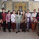 Menteri PPPA RI Bintang Puspayoga Berdialog Dengan Lansia di Br. Merthayasa