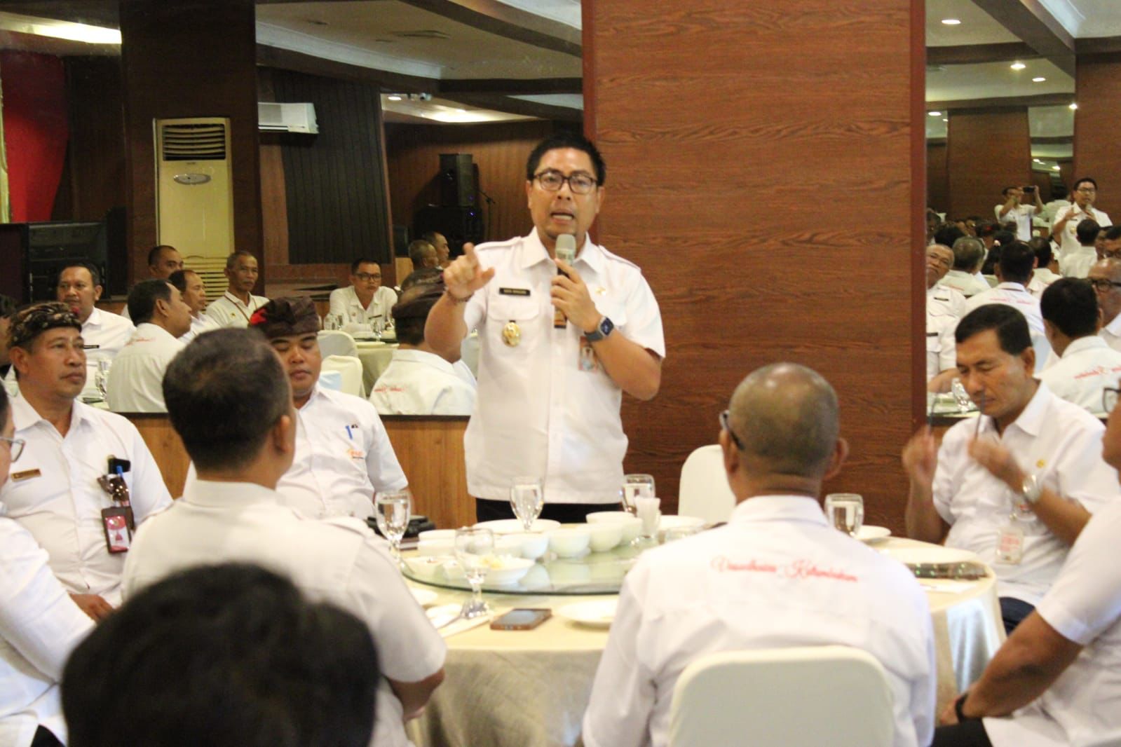 Buka Rakor Forum Perbekel/Lurah Kota Denpasar, Wawali Arya Wibawa : Bahas 3 Isu Strategis, Dari Perpajakan Hingga Penanganan Sampah dan Banjir