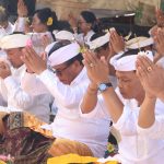 Pemkot Denpasar Ngaturang Pujawali di Pura Merajan Selonding Besakih