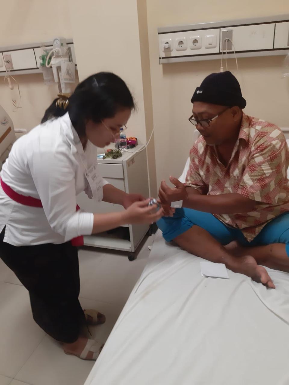 Kendati Dirawat Intensif, Pasien RSUD Wangaya Tetap Gunakan Hak Suaranya