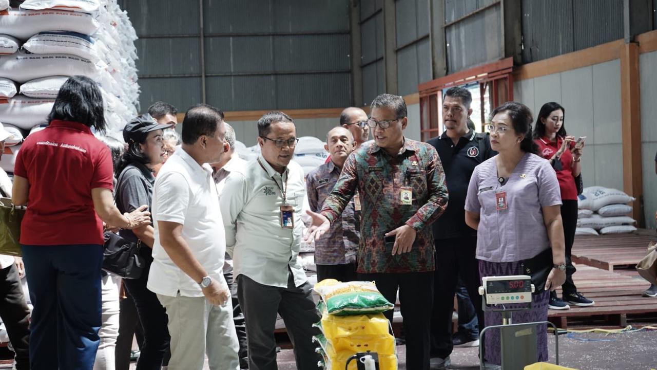 Pantau Gudang Bulog, TPID Denpasar Pastikan Stok Beras Aman Jelang Galungan dan Kuningan.