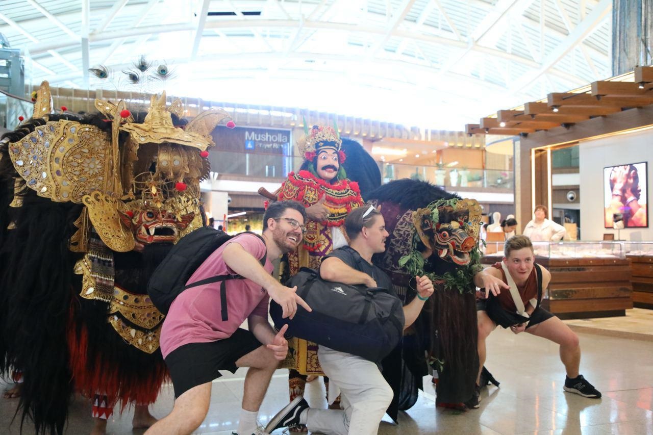 Bandara I Gusti Ngurah Rai Hadirkan Pengalaman Berkesan Kepada Penumpang Di Hari Raya Galungan Dan Kuningan