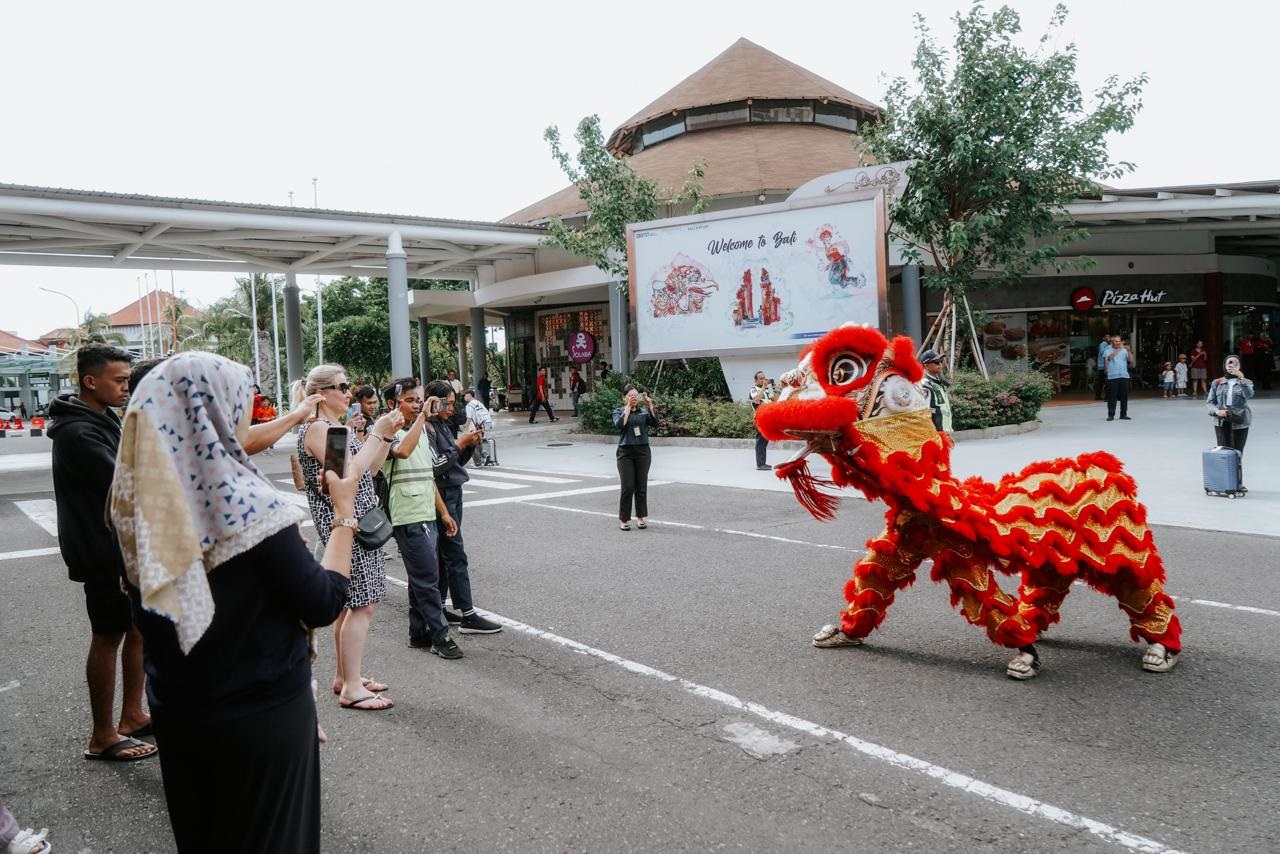 Tarian Barongsai, Ramaikan  Perayaan  Imlek Di Bandara Internasional I Gusti Ngurah Rai – Bali