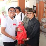 Pemkot Denpasar Bagikan 300 Paket Daging Babi Jelang Galungan, Sasar Berbagai Organisasi Masyarakat Adat.