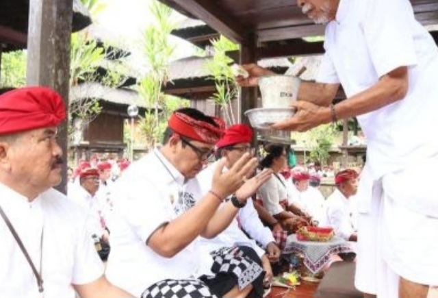 Purnama Sasih Kesanga, Bupati Tabanan Sembahyang Bersama di Pura Luhur Batukau