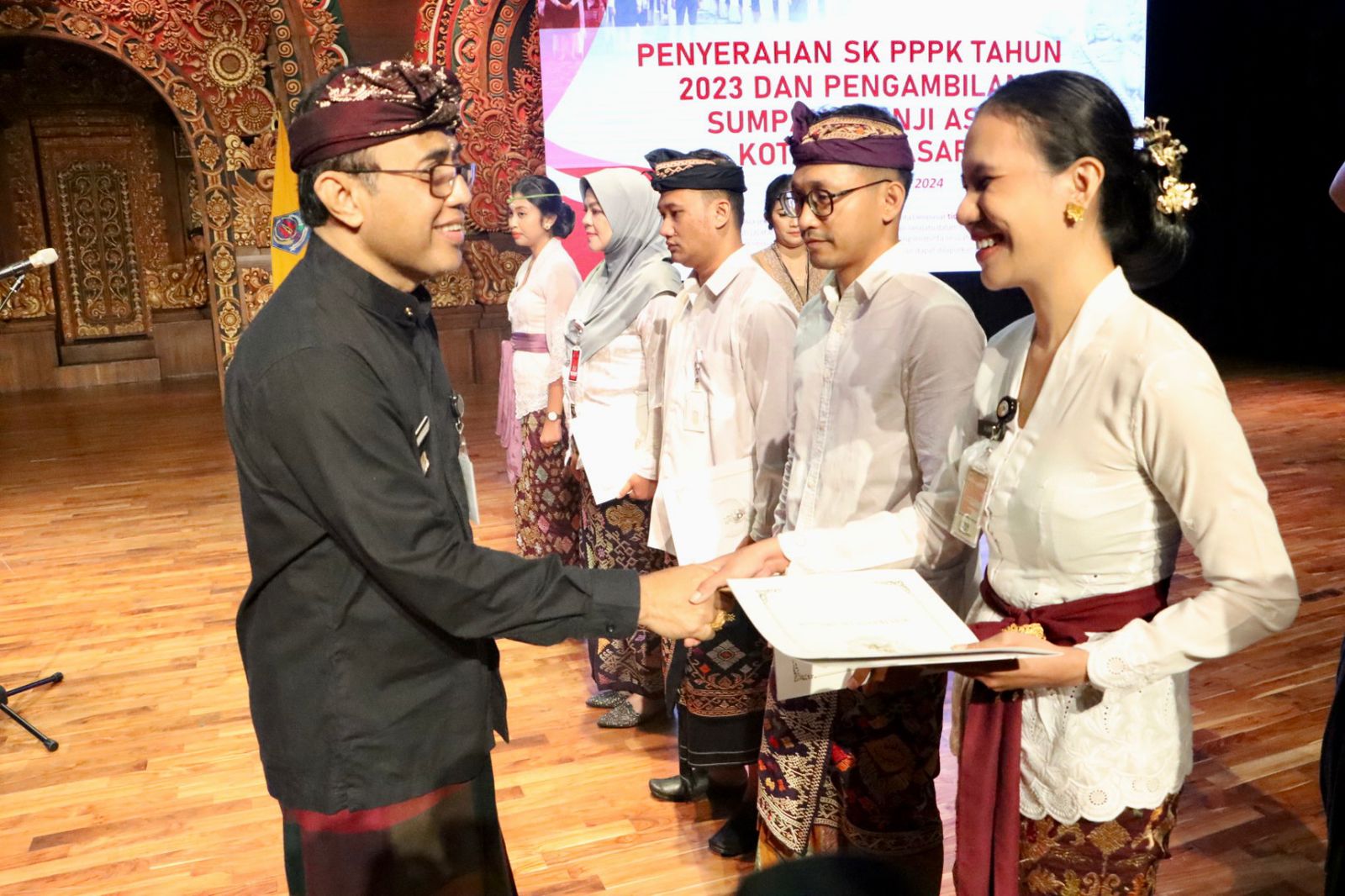 Walikota Jaya Negara Serahkan 1.444 SK PPPK Hasil Seleksi Tahun 2023, Kembali Usulkan 4.602 Formasi di Tahun 2024