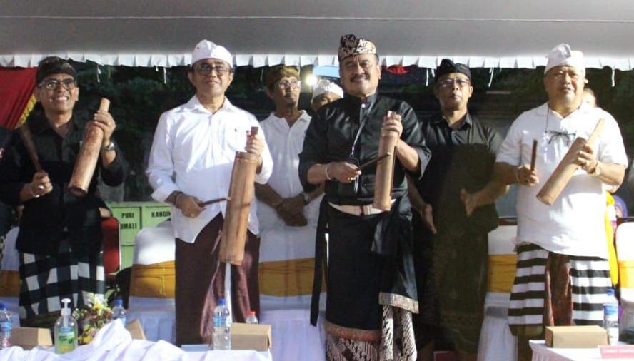 Walikota Jaya Negara Lepas Parade Ogoh-Ogoh Desa Dangin Puri Kangin