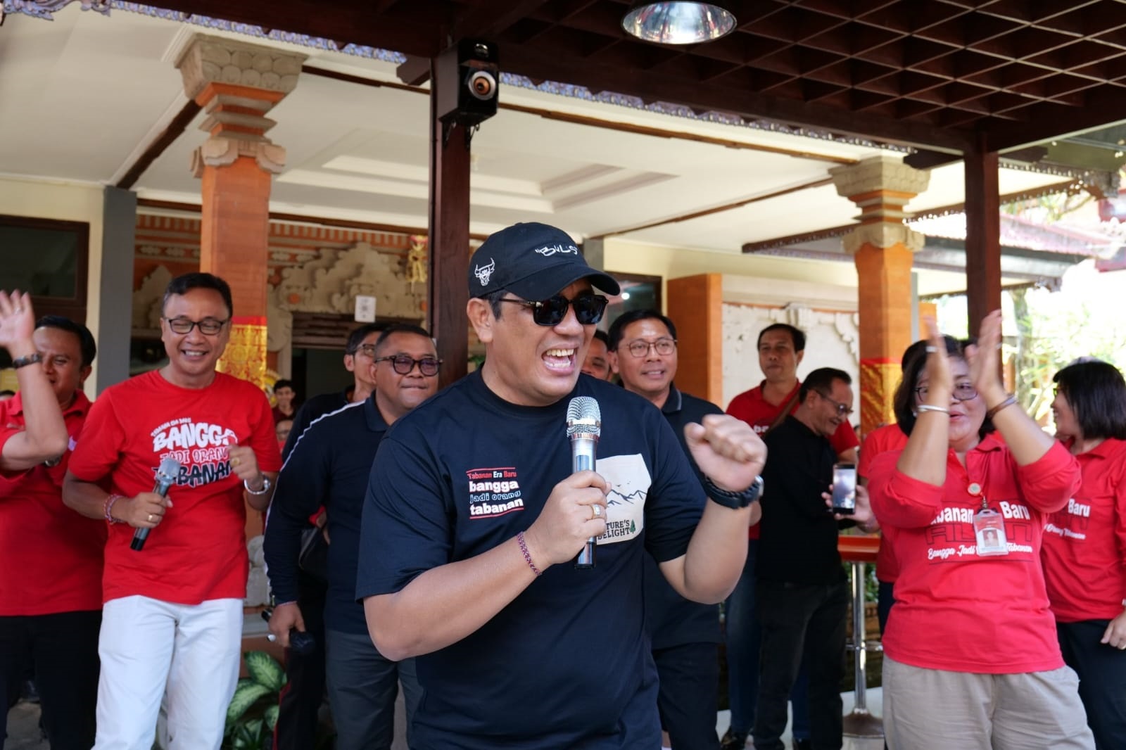 Jumat Ceria Bersama Bupati Tabanan -Eratkan Rasa Kekeluargaan Antar Pegawai, Bupati Sanjaya Gelar Giat Meliang-liang