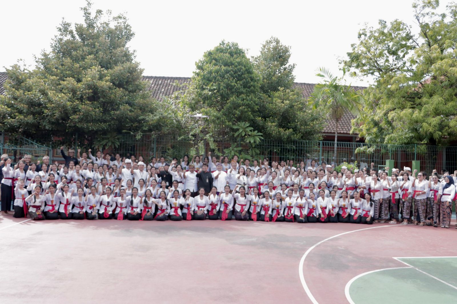 Libatkan 85.000 Pelajar dan Guru : Pemkot Denpasar Peringati Hardiknas, bertajuk Edukasi Cinta  Bangga dan Paham Rupiah,Melalui Lagu Tari Legong, akan tercatat Rekor MURI