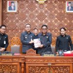 Walikota Jaya Negara Sampaikan Ranperda RPJPD Kota Denpasar Tahun 2025-2045 di Hadapan Sidang Paripurna Dewan.