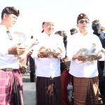 Lepas Tukik, dan Melempar Alat Pancing Pertama, Walikota Jaya Negara Buka “Biaung Beach Fishing Tournament”