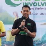 PT.  PLN UID  Bali  Ajak Pegawai Bersihkan Pantai Saba Gianyar