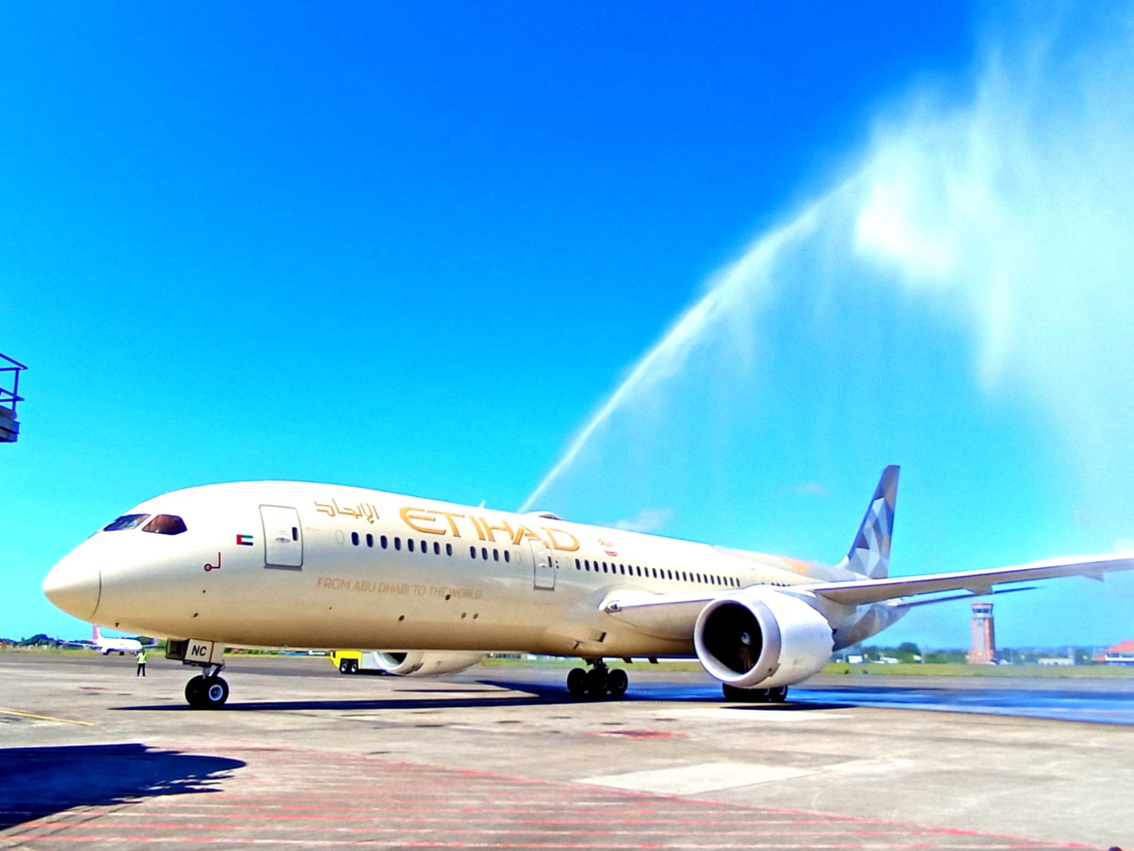 Terbang Perdana, Etihad Airways  ke Bali Terkoneksi  Dengan  Abudabi