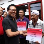Wawali Arya Wibawa Serahkan 9 Unit Bantuan Layak Huni Bagi Warga Kurang Mampu.