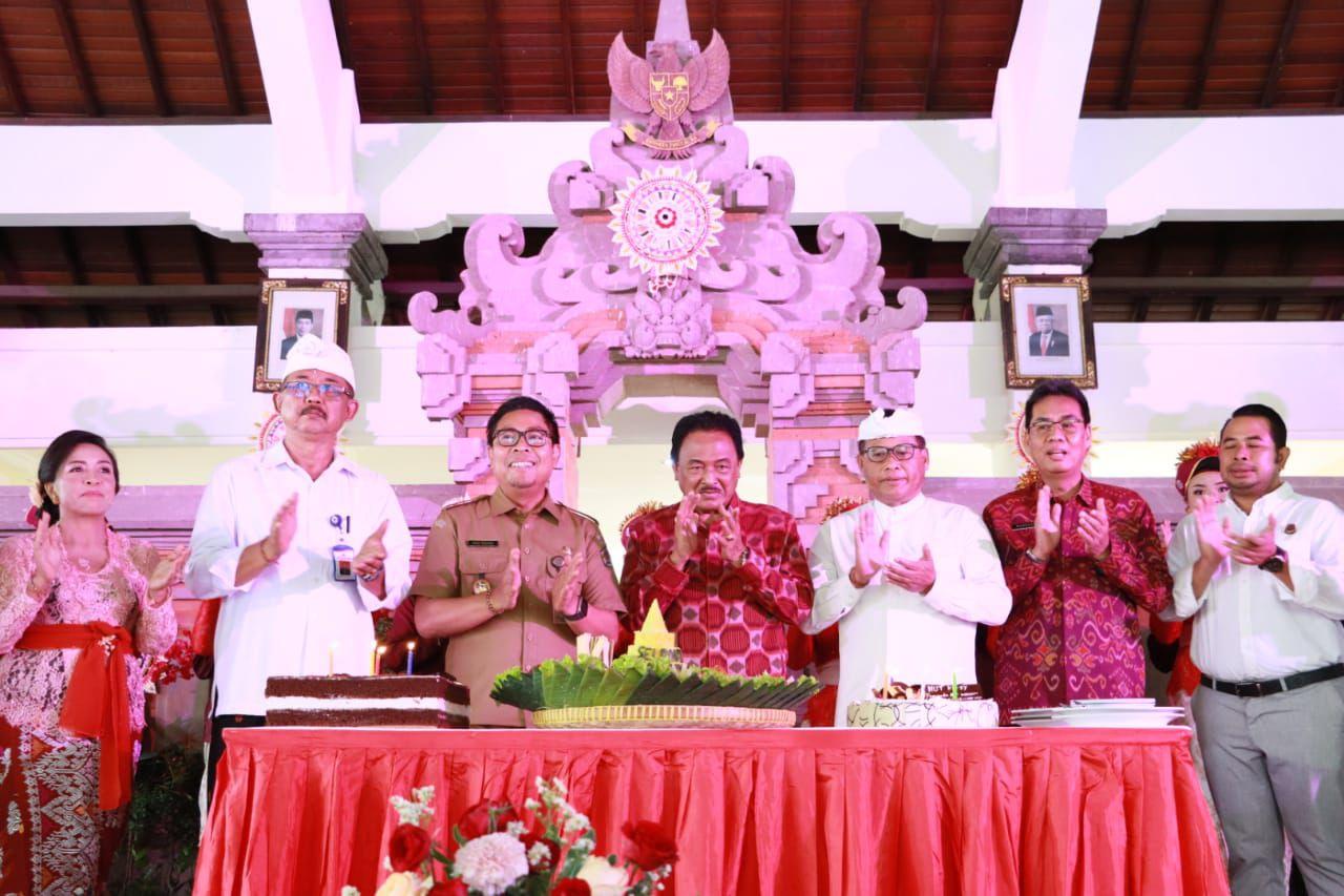 Hadiri Peringatan Hut Ke-27 Perumda Tirta Sewakadarma, Wawali Arya Wibawa Berharap  Tingkatkan Layanan, Jaga Keberlanjutan Lingkungan