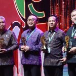 Jaya  Negara Walikota Denpasar Terima Dua Penghargaan Nasional Dari Kemenkumham  dan OJK 