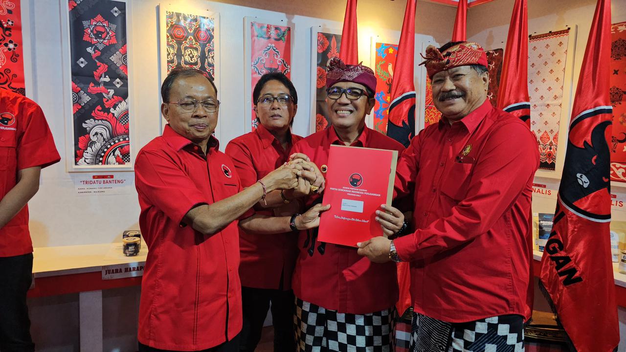 Ribuan Kader PDI Tabanan Daftarkan Pasangan Sanjaya-Dirga (SANDI) di Pilkada 2024