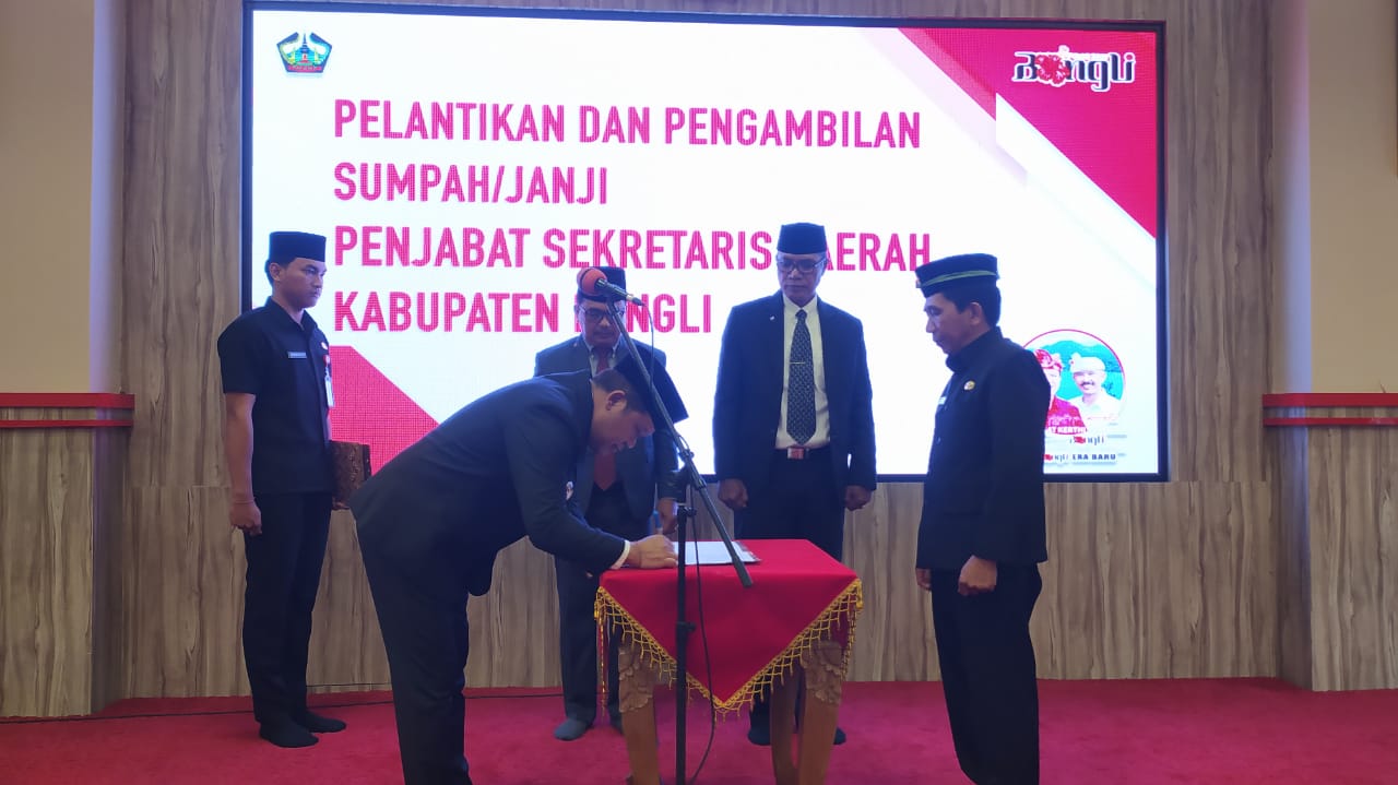 SN Sedana Arta Lantik  I Made Ari Pulasari  Jadi Pj  Sekda  Kabupaten Bangli.