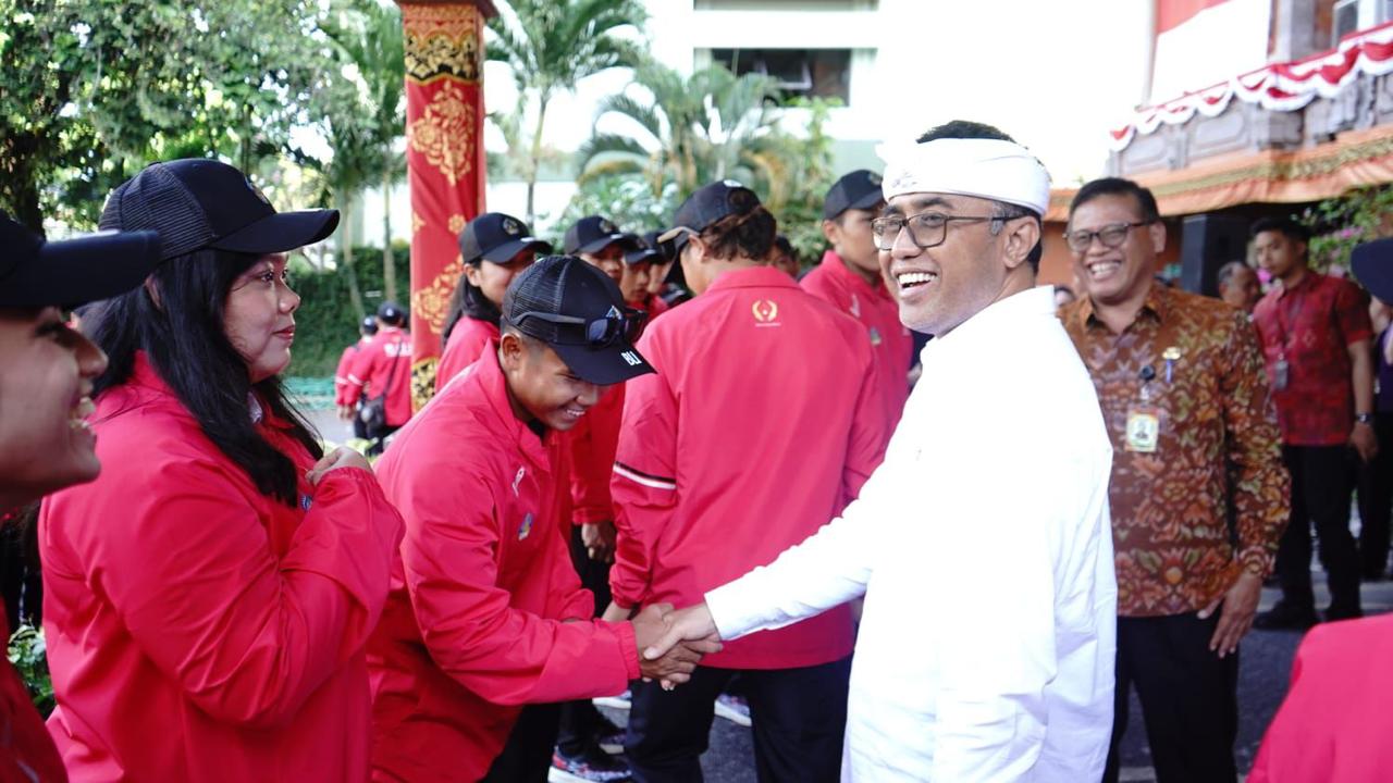 Walikota Jaya Negara Lepas Atlet Denpasar Menuju PON Aceh-Sumatra Utara Tahun 2024.