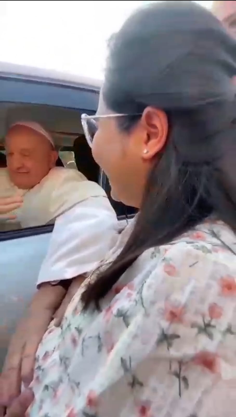 Mobil SCV 1 Berhenti Sejenak, Paus Fransiskus Berkati Ibu Hamil 