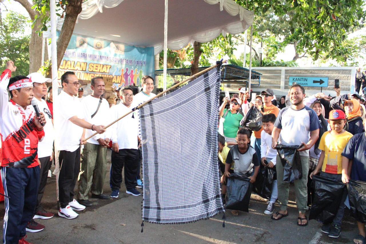Peringati Maulid Nabi Muhammad Saw 2024 M / 1446 H, Walikota Jaya Negara Lepas Jalan Sehat 