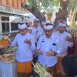 Puncak Karya Ngenteg Linggih, Mupuk Pedagingan dan Padudusan Alit di Parahyangan Kantor Bapenda Kota Denpasar Berlangsung Khidmat.