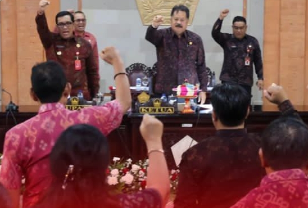 Bupati Sanjaya Sampaikan Pidato RAPBD TA 2025 dan RAPBD Perubahan TA 2024