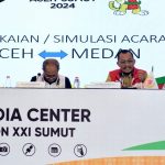 Dua Atlet Legenda  Bawa Api Obor Open Ceremony PON XXI  Sumut