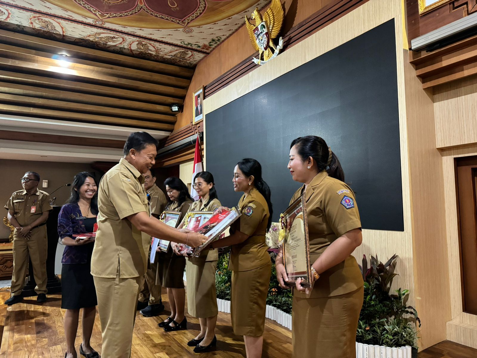 Dinas Perpustakaan dan Kearsipan Denpasar Beri Penghargaan Perangkat Daerah Tertib Arsip