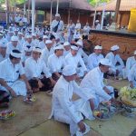 Jaya-Wibawa  Melaksanakan Persembahyangan Bersama Di Pura Dalem  Tungkup