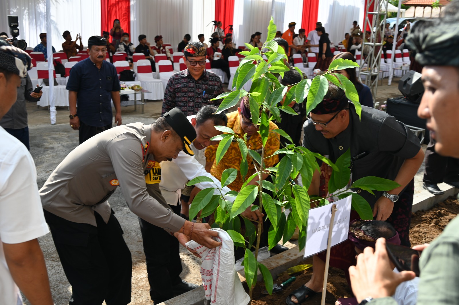 KPU Bali Tanam 67.690 bibit pohon  sebagai Pengganti Surat Suara Berbahan Kulit Pohon