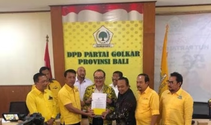 Pasangan Mulyadi-Sengap Daftar ke KPU Tabanan