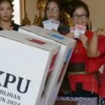 Bupati Sanjaya Nyoblos di TPS 05 Banjar Dauh Pala