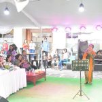 Ny. Sagung Antari Jaya Negara Apresiasi Karaoke Kontes di Arena Denfest ke-17 yang di Gelar BPD Bali