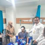 Sekda Alit Wiradana Jenguk Korban Musibah Tanah Longsor Yang Sedang Jalani Perawatan.