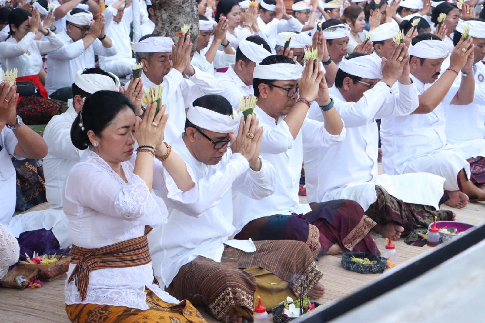 Pemkot Denpasar Ngaturang Bhakti Siwaratri di Pura Agung Jagatnatha Denpasar.