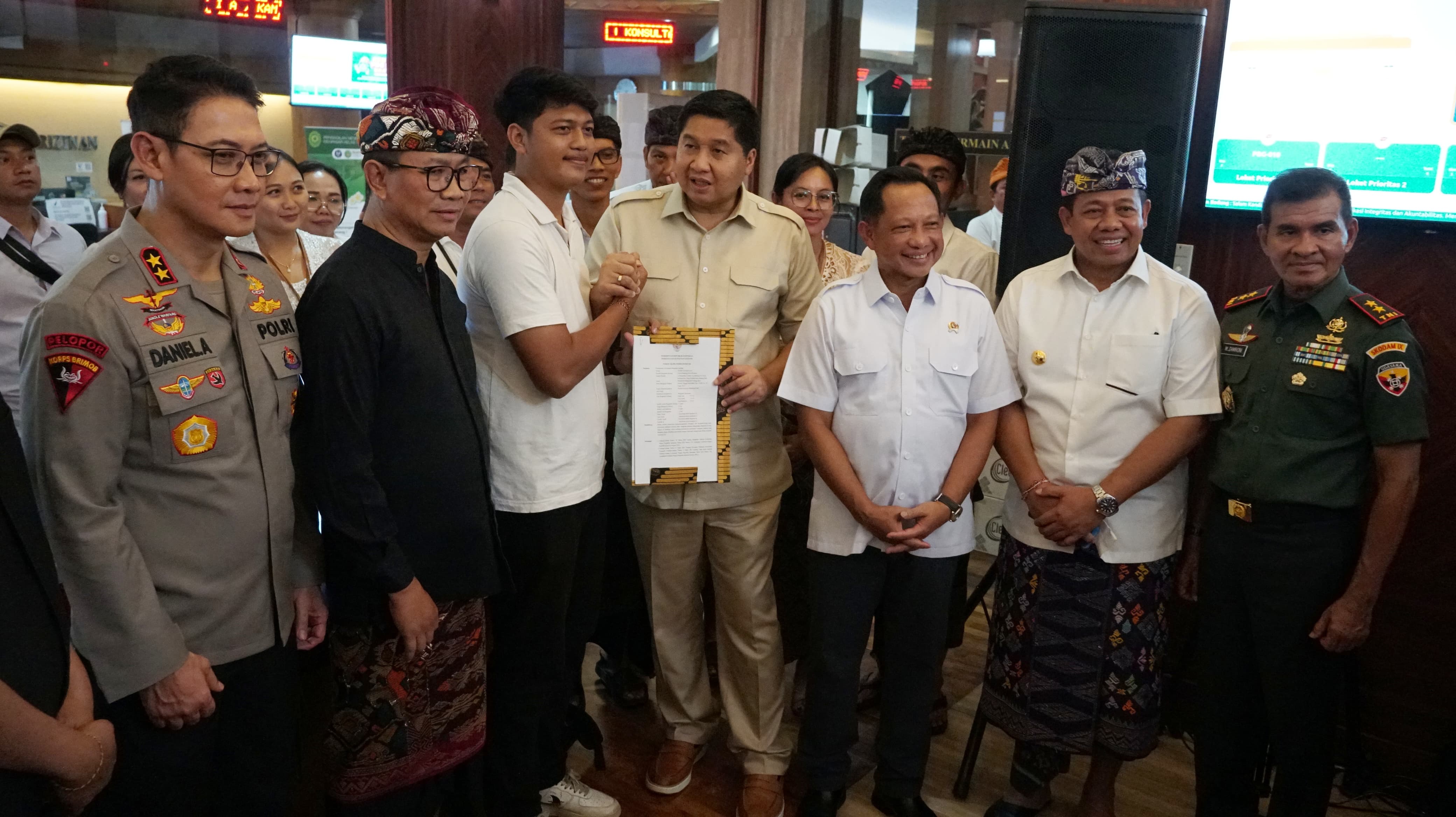 Dukung Percepatan PBG, Pj. Gubernur Bali Dampingi Mendagri dan Menteri PKP Tinjau MPP Badung