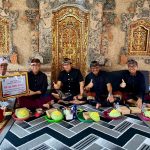 Walikota Jaya Negara Serahkan Jaminan Kematian Untuk Pandita Nabe Dhaksa Mertha Yoga