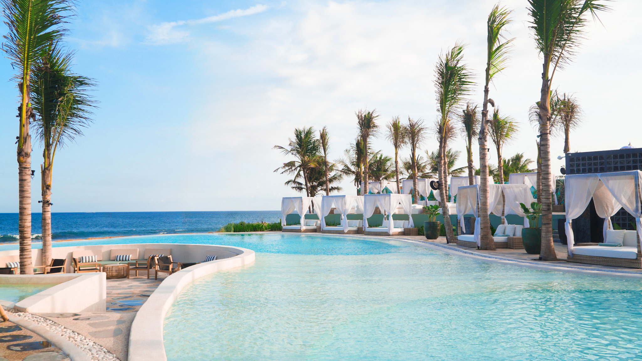 Puncak  Perayakan Tahun Baru 2025 , Moonstone Beach Lounge Gelar  event “Red Pool Party” 29 Januari 2025