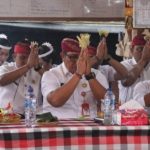 Bupati  Sanjaya  Apresiasi Gotong Royong Krama Desa Adat Batukambing