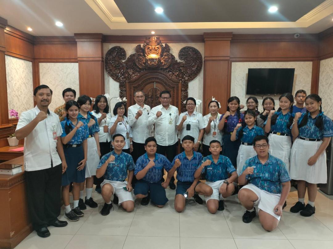 Pemkot Denpasar Berikan Dukungan Siswa Yang Akan Berlaga di Thailand Inventors Day 2025.