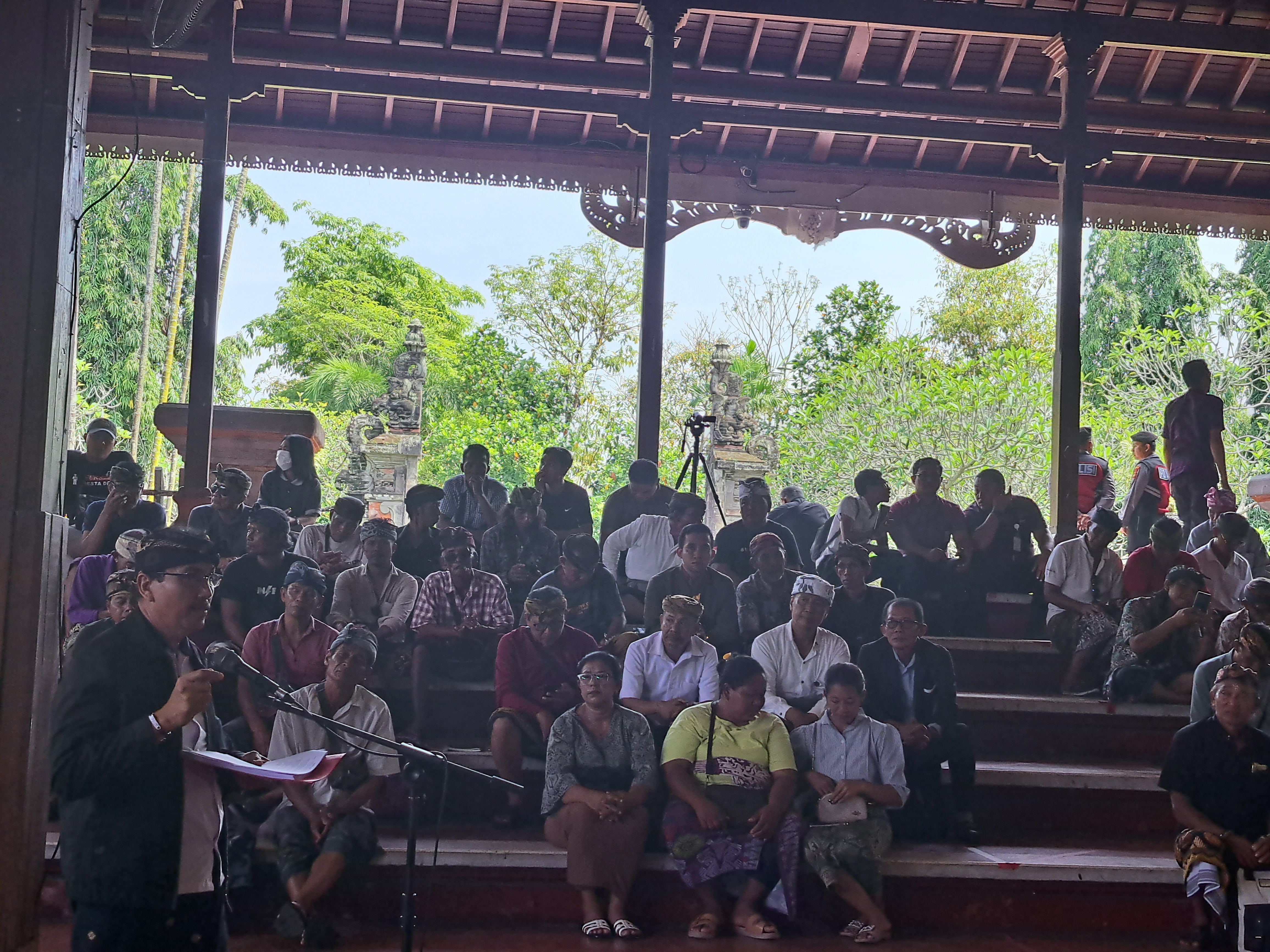 DPRD Bali  Tampung   Aspirasi Warga Desa Adat Jimbaran